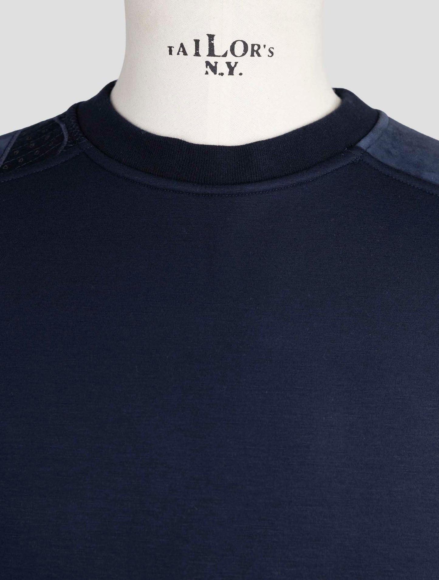 Kiton Knt Black Viscose Ea Sweater Crewneck